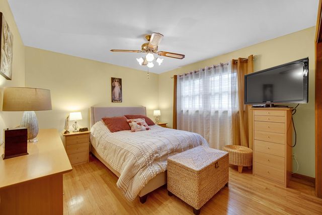 9544 Hawthorne Drive, Munster, IN 46321