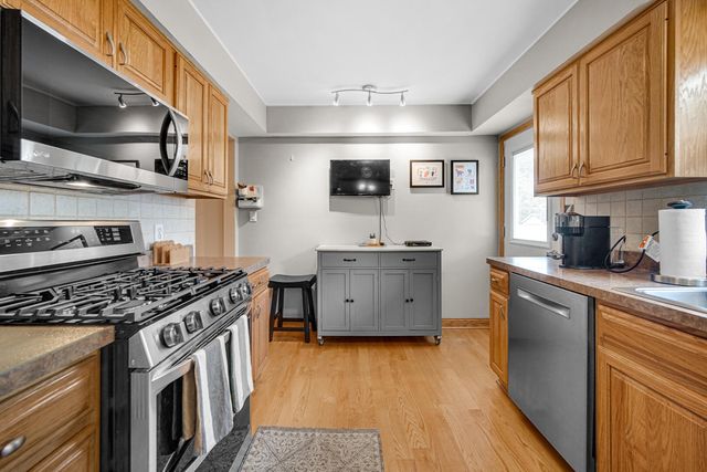 9544 Hawthorne Drive, Munster, IN 46321