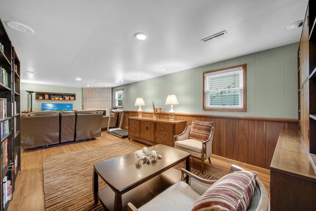 9544 Hawthorne Drive, Munster, IN 46321