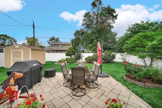 9544 Hawthorne Drive, Munster, IN 46321