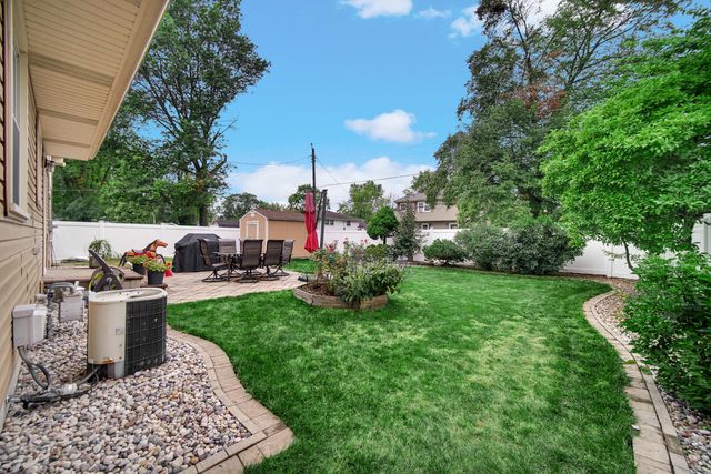 9544 Hawthorne Drive, Munster, IN 46321