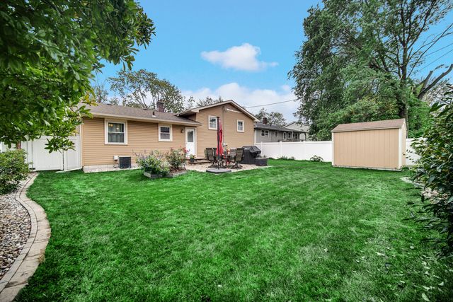9544 Hawthorne Drive, Munster, IN 46321