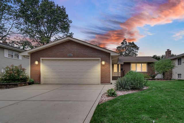 9544 Hawthorne Drive, Munster, IN 46321