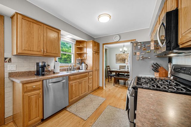 9544 Hawthorne Drive, Munster, IN 46321