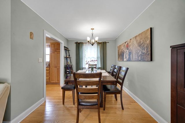 9544 Hawthorne Drive, Munster, IN 46321