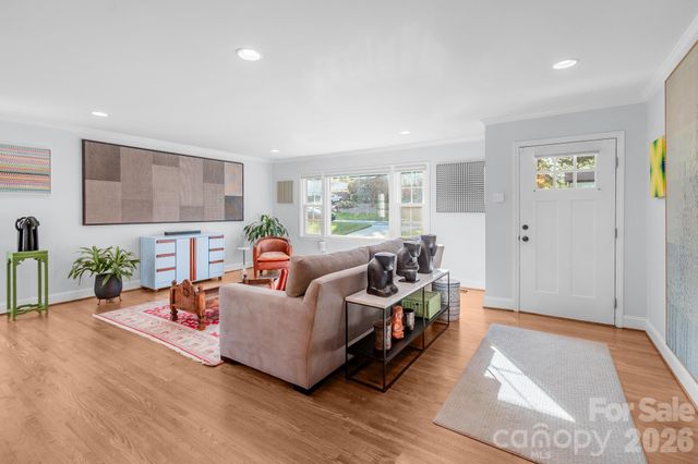 5917 Doncaster Drive, Charlotte, NC 28211