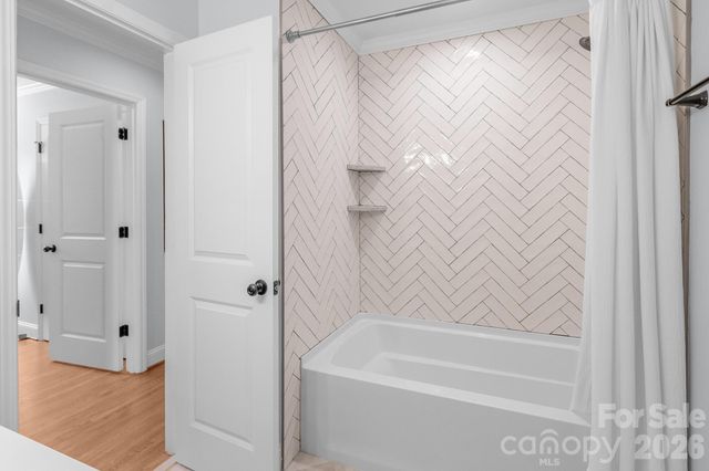 5917 Doncaster Drive, Charlotte, NC 28211