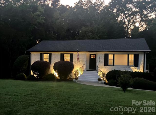 5917 Doncaster Drive, Charlotte, NC 28211