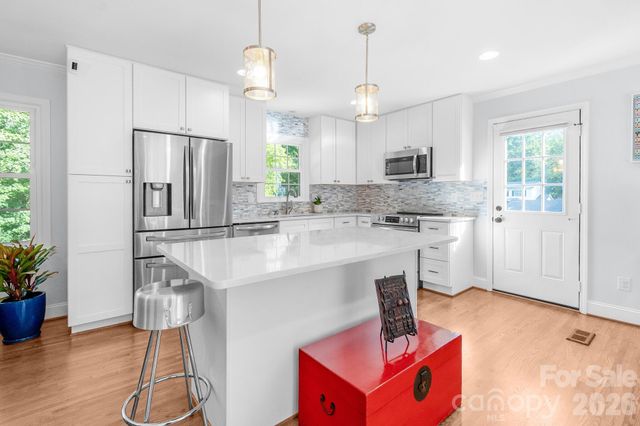 5917 Doncaster Drive, Charlotte, NC 28211