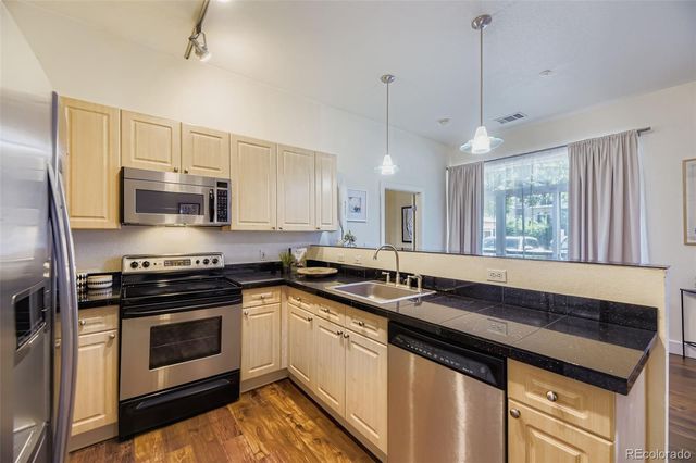 5677 S Park Place B111, Englewood, CO 80111