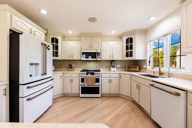 7378 Winchester Lane, Schererville, IN 46375