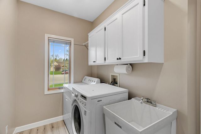 10053 Raleigh Court, Woodbury, MN 55129