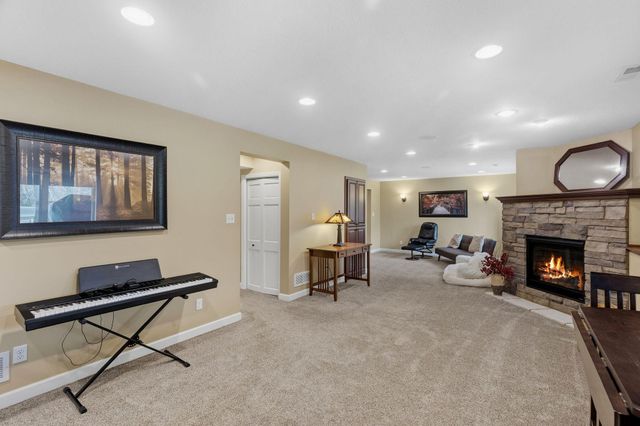 10053 Raleigh Court, Woodbury, MN 55129