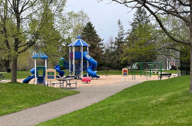 10053 Raleigh Court, Woodbury, MN 55129