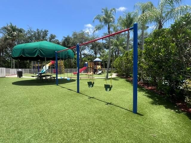 8583 Vía Serena, Boca Raton, FL 33433