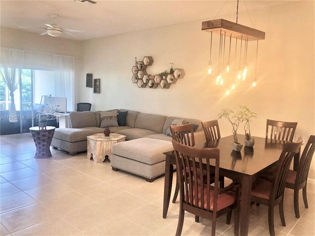 8583 Vía Serena, Boca Raton, FL 33433