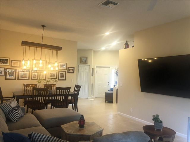 8583 Vía Serena, Boca Raton, FL 33433