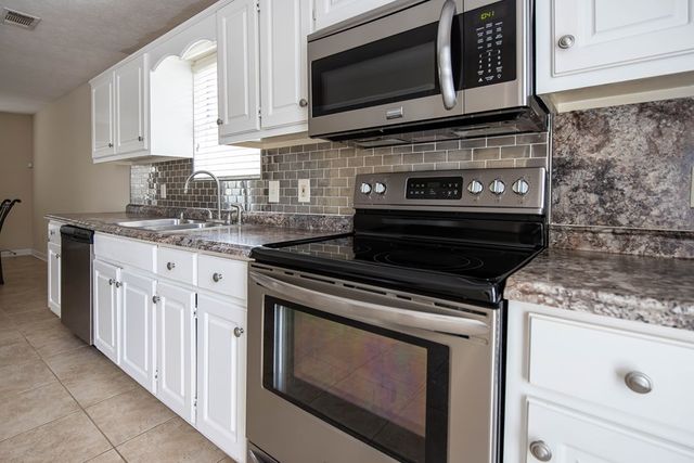 556 Douglas Drive, Ellerslie, GA 31807