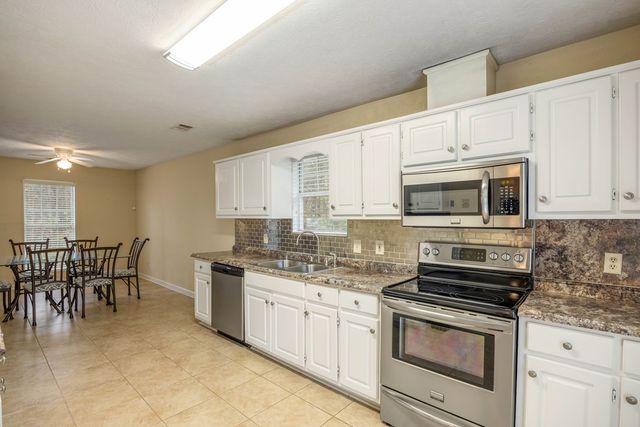 556 Douglas Drive, Ellerslie, GA 31807