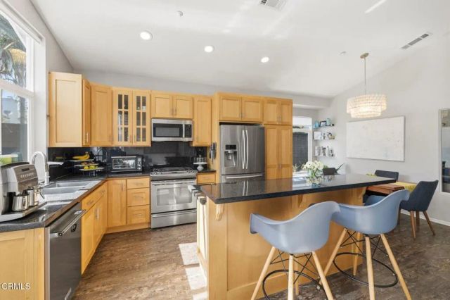 795 Livingston Avenue, Ventura, CA 93003