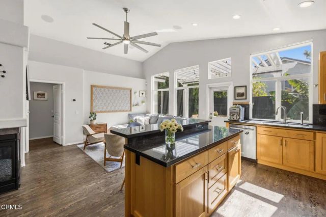 795 Livingston Avenue, Ventura, CA 93003