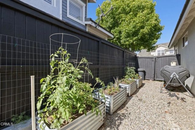 795 Livingston Avenue, Ventura, CA 93003