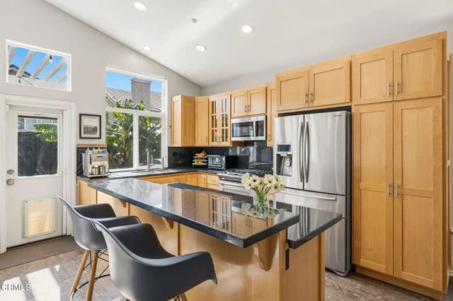 795 Livingston Avenue, Ventura, CA 93003