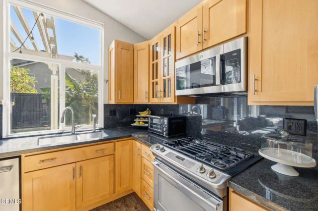 795 Livingston Avenue, Ventura, CA 93003