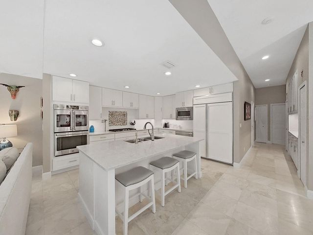 4833 WINDMILL PALM TERRACE NE, St Petersburg, FL 33703