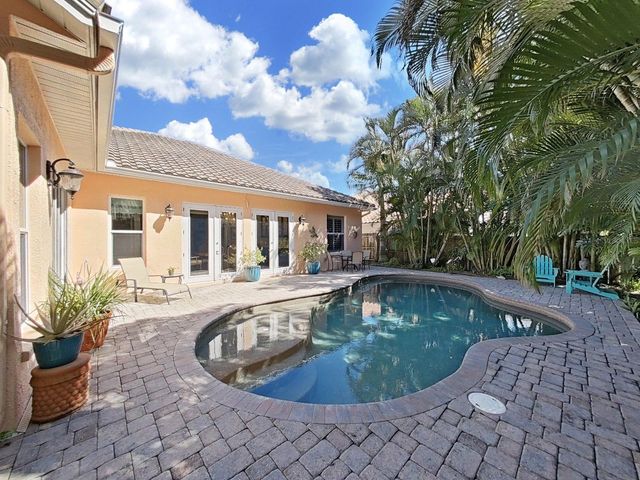 4833 WINDMILL PALM TERRACE NE, St Petersburg, FL 33703