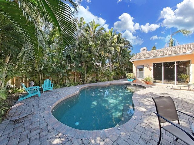 4833 WINDMILL PALM TERRACE NE, St Petersburg, FL 33703