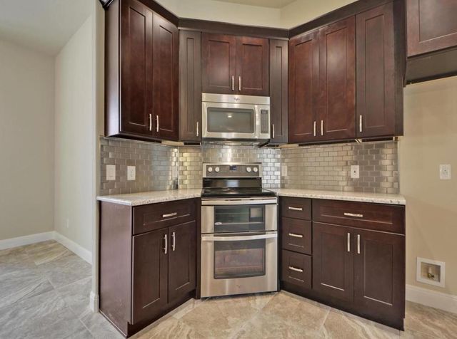 208 Venture BLVD S, Point Venture, TX 78645