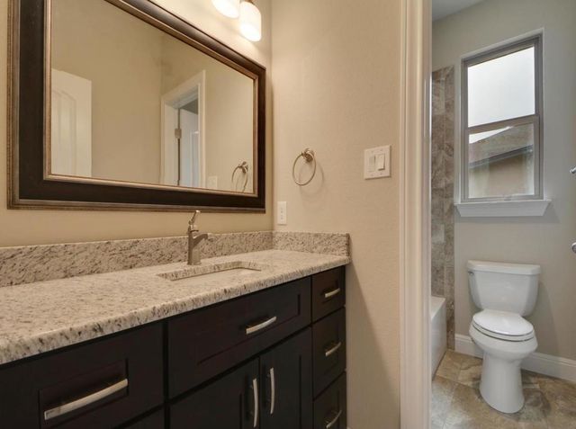 208 Venture BLVD S, Point Venture, TX 78645