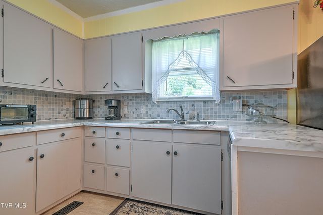 5950 Lone Star Road, Kingsport, TN 37660