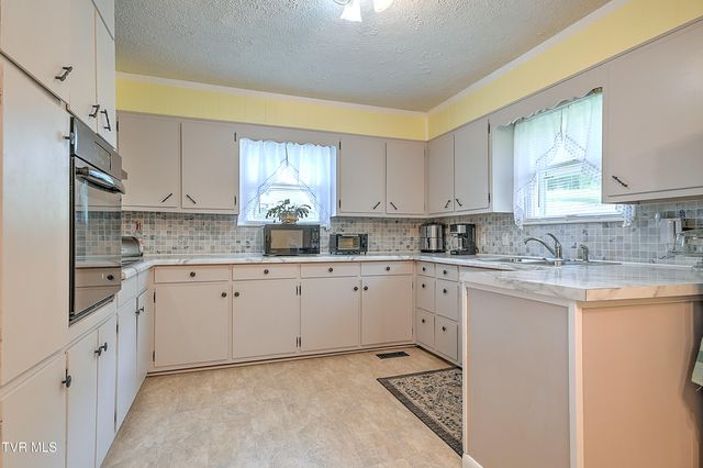 5950 Lone Star Road, Kingsport, TN 37660