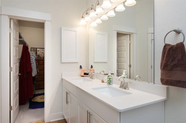 137 Big Leaf DR, Buda, TX 78610