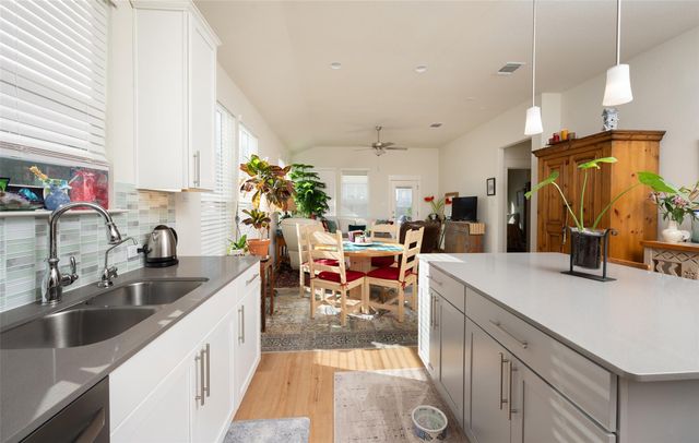 137 Big Leaf DR, Buda, TX 78610