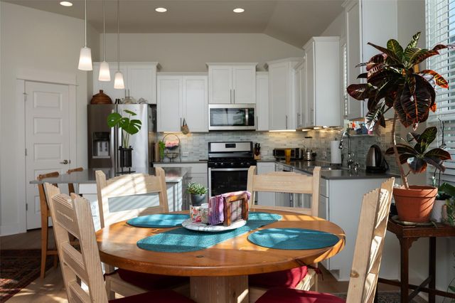 137 Big Leaf DR, Buda, TX 78610