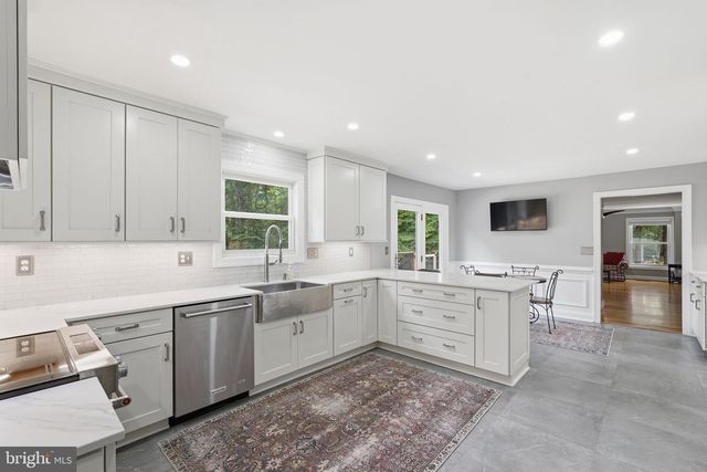 7124 IVAKOTA RD, Clifton, VA 20124