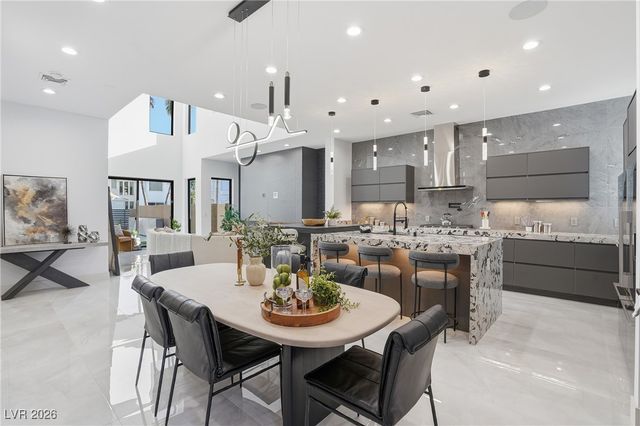 2824 Queens Courtyard Drive, Las Vegas, NV 89109