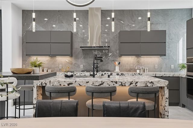 2824 Queens Courtyard Drive, Las Vegas, NV 89109