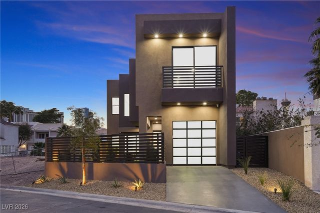 2824 Queens Courtyard Drive, Las Vegas, NV 89109