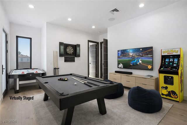 2824 Queens Courtyard Drive, Las Vegas, NV 89109