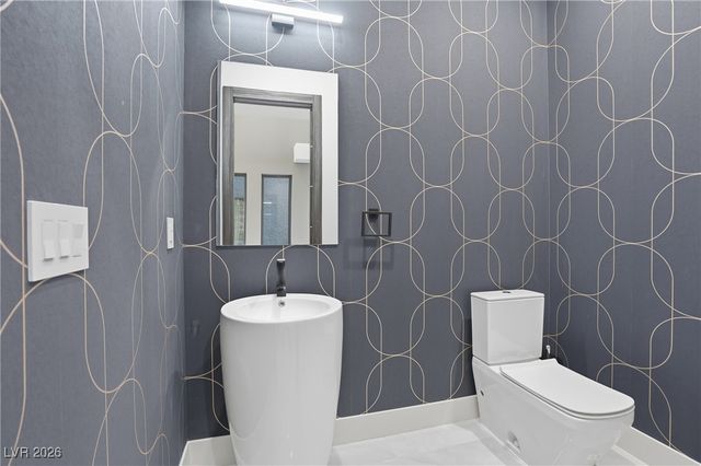 2824 Queens Courtyard Drive, Las Vegas, NV 89109