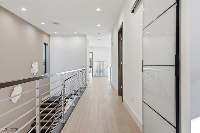 2824 Queens Courtyard Drive, Las Vegas, NV 89109