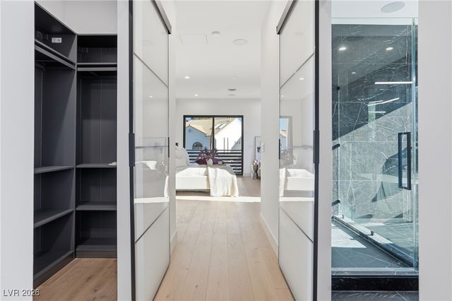 2824 Queens Courtyard Drive, Las Vegas, NV 89109