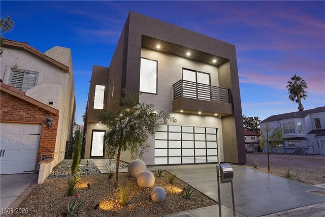 2824 Queens Courtyard Drive, Las Vegas, NV 89109