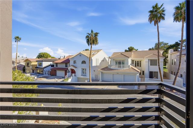 2824 Queens Courtyard Drive, Las Vegas, NV 89109