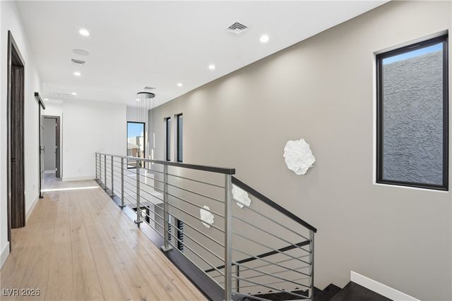 2824 Queens Courtyard Drive, Las Vegas, NV 89109