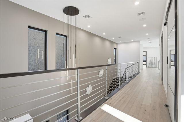 2824 Queens Courtyard Drive, Las Vegas, NV 89109